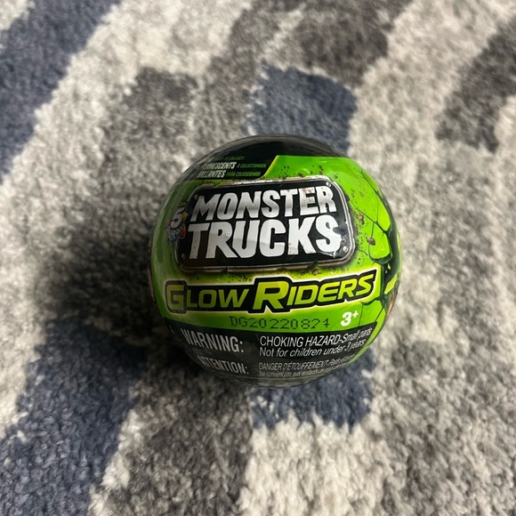 Monster Truck -Glow Riders - Picture 1 of 4